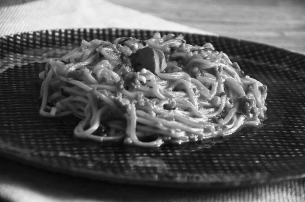 Délicieux Spaghettis Bolognais Italiens Basilic Frais — Photo