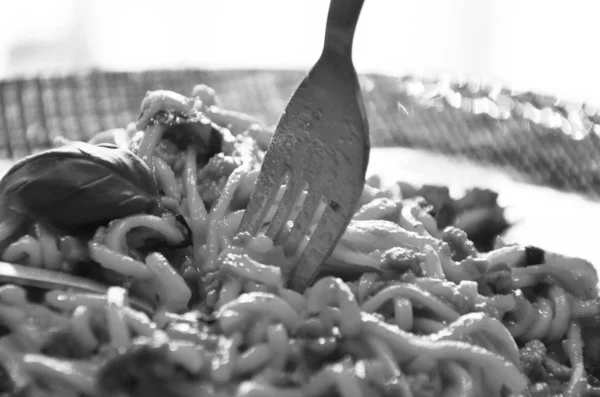 Delicious Italian Bolognese Spaghetti Fresh Basil — ストック写真
