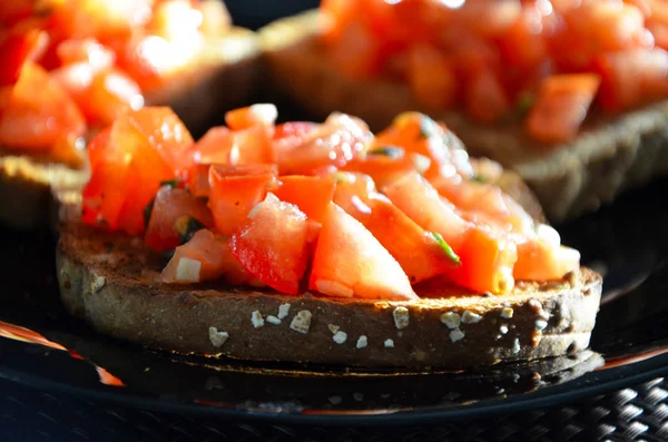 Delicious Home Made Tomatoes Bruschetta Fresh Garlic Basil — Stock Photo, Image