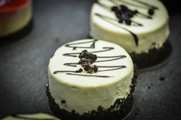 Zelfgemaakte Mini Cakes Snoepjes Met Vers Fruit — Stockfoto