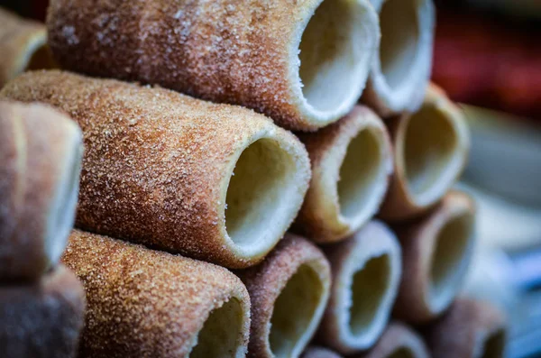 Traditionele Tsjechische Specialiteiten Tsjechische Lekkernijen Deegroller Met Noten Suiker Kaneel — Stockfoto