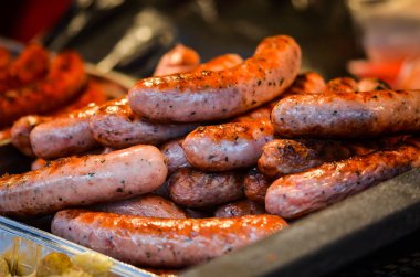 Çek spesiyaliteleri - Noel pazarında lezzetli sosisler