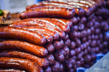 Çek spesiyaliteleri - Noel pazarında lezzetli sosisler