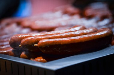 Çek spesiyaliteleri - Noel pazarında lezzetli sosisler