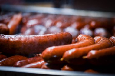 Çek spesiyaliteleri - Noel pazarında lezzetli sosisler
