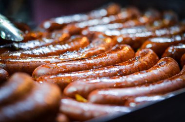 Çek spesiyaliteleri - Noel pazarında lezzetli sosisler