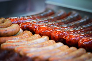 Çek spesiyaliteleri - Noel pazarında lezzetli sosisler