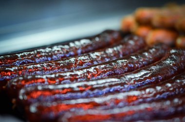 Çek spesiyaliteleri - Noel pazarında lezzetli sosisler