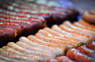 Çek spesiyaliteleri - Noel pazarında lezzetli sosisler