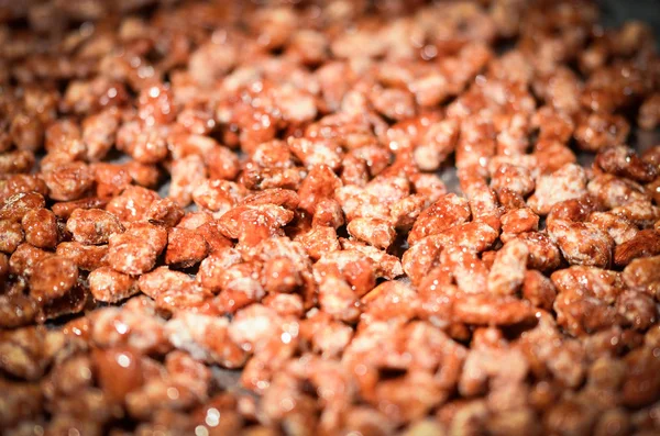 Czech spesiyaliteleri - Prag 'daki Noel pazarında kavrulmuş fıstık