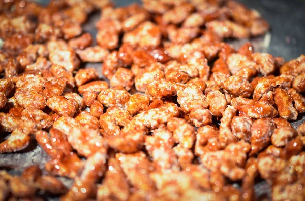 Czech spesiyaliteleri - Prag 'daki Noel pazarında kavrulmuş fıstık