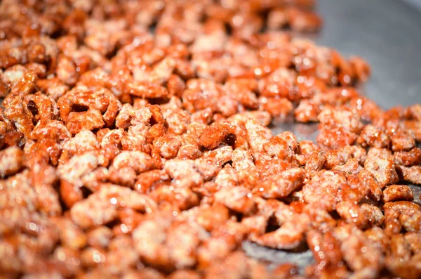 Czech spesiyaliteleri - Prag 'daki Noel pazarında kavrulmuş fıstık