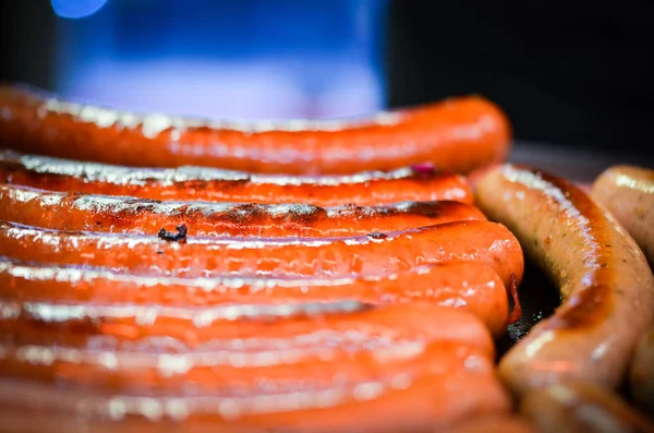 Tschechische Spezialitäten Schmackhafte Würstchen Auf Dem Weihnachtsmarkt — Stockfoto