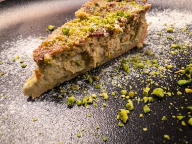 Ev yapımı şam fıstıklı kek. Yakın plan.