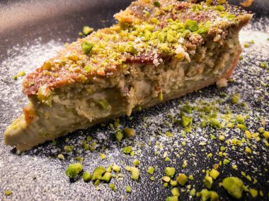 Ev yapımı şam fıstıklı kek. Yakın plan.