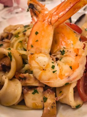 Lezzetli taze İtalyan spagettisi ve deniz ürünleri.