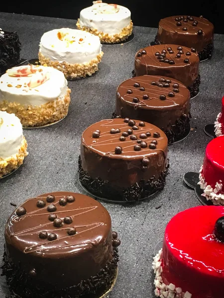Ízletes Házi Mini Sütemények Friss Gyümölcsökkel Csokoládéval Édes Feltéttel — Stock Fotó