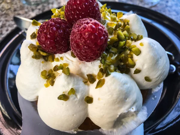 Finom Pavlova Málna Pisztácia — Stock Fotó