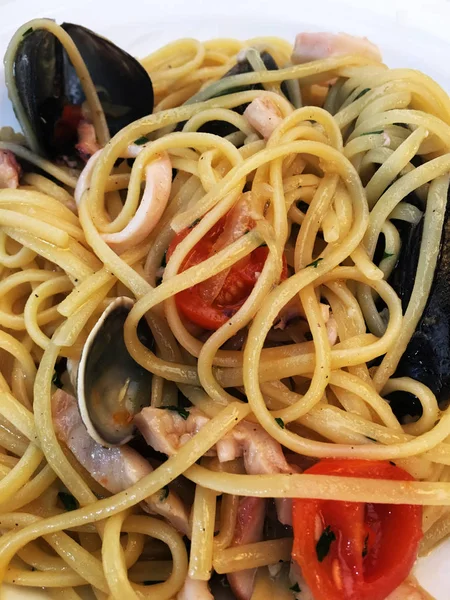Вкусные Итальянские Морепродукты Макароны Свежими Овощами — стоковое фото