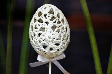 Dantelden dekoratif beyaz yumurta