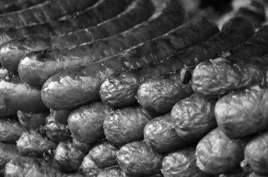 Lezzetli geleneksel sosisler kapanıyor.