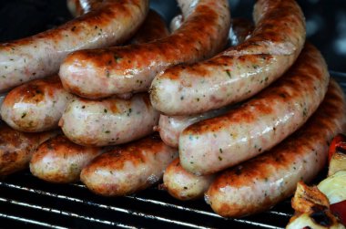 Lezzetli geleneksel sosisler kapanıyor.