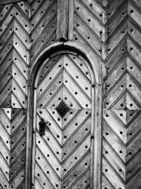 Prag 'ın tarihi sokaklarında antik kapılar kapanıyor.