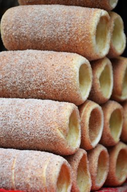 Tarçınlı, şekerli, fındıklı ve bademli nefis czech tatları