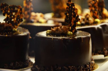 Lezzetli ev yapımı mini kek ve lezzetli çikolata.