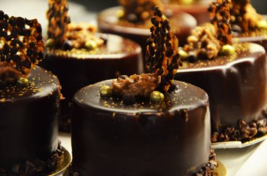Lezzetli ev yapımı mini kek ve lezzetli çikolata.