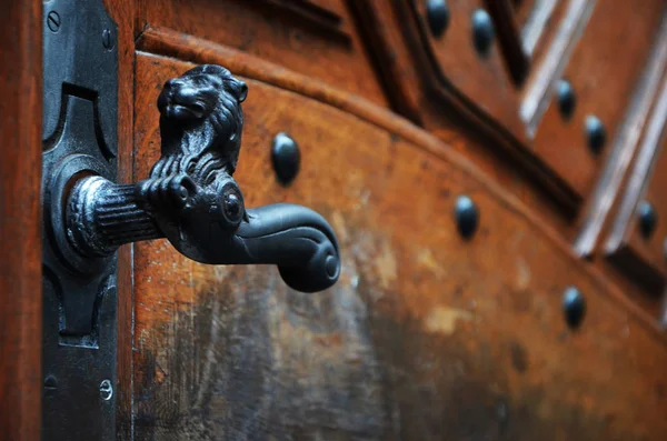 Prag Tarihi Sokaklarında Antik Kapılar Kapanıyor — Stok fotoğraf