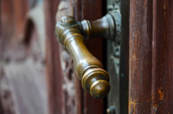 Старинные Двери Закрывают Вид Исторические Улицы Праги — стоковое фото