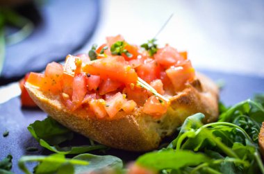 Lezzetli İtalyan karışık bruschetta - başlangıç yemeği