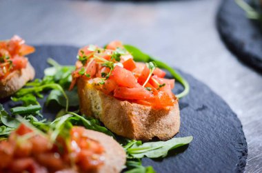 Lezzetli İtalyan karışık bruschetta - başlangıç yemeği