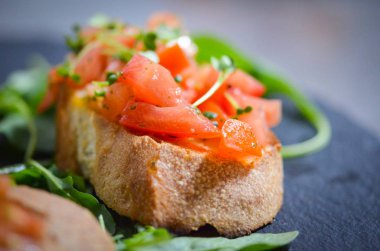 Lezzetli İtalyan karışık bruschetta - başlangıç yemeği