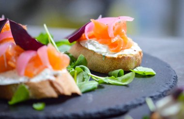 Lezzetli İtalyan karışık bruschetta - başlangıç yemeği