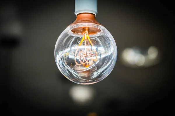 Dekoratif ampul ışıkları görüntüyü kapatır