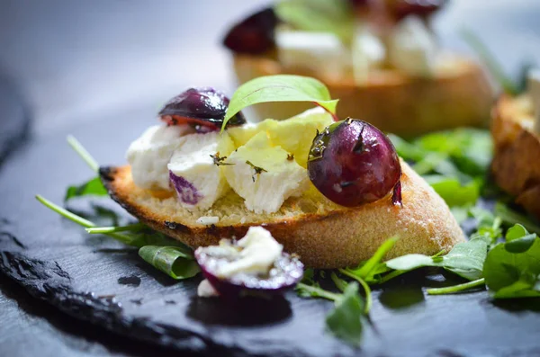 Ízletes Olasz Mix Bruschetta Starter Étel — Stock Fotó