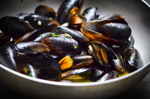 tasty sauted shells with butter & toast bread