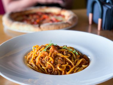 Taze malzemeli leziz bolonez makarna.