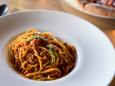 Taze malzemeli leziz bolonez makarna.