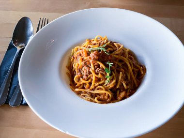 Taze malzemeli leziz bolonez makarna.