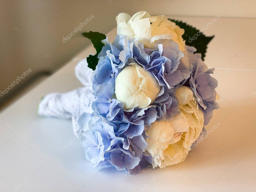 Hermoso Ramo Flores Naturales Hortensia Peonías — Foto de stock © Anaisia29  #330105440, image size:1024x768