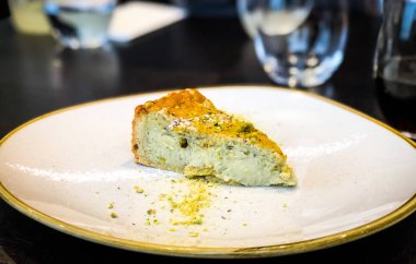 Nefis ev yapımı şam fıstıklı kek. 