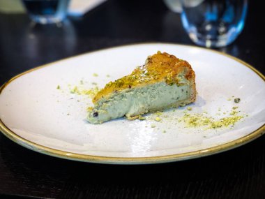 Nefis ev yapımı şam fıstıklı kek. 