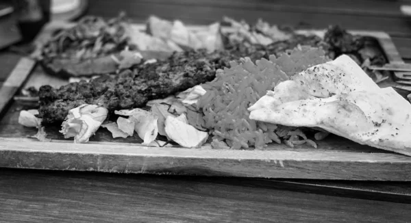 焼き野菜のおいしいアダナケバブ — ストック写真