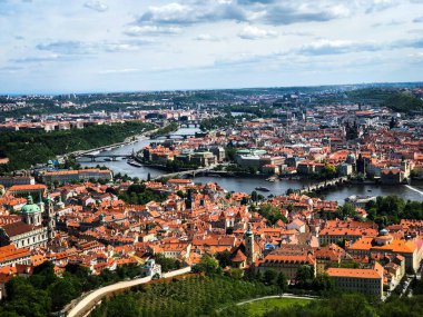 Prag şehrinin panoramik görüntüsü