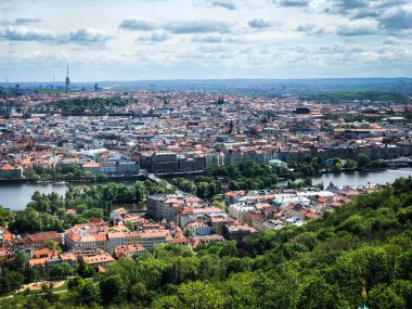 Prag şehrinin panoramik görüntüsü