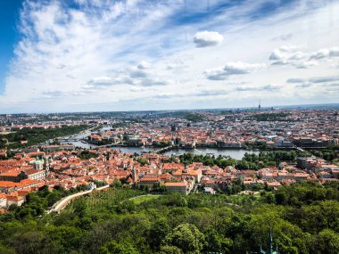 Prag şehrinin panoramik görüntüsü