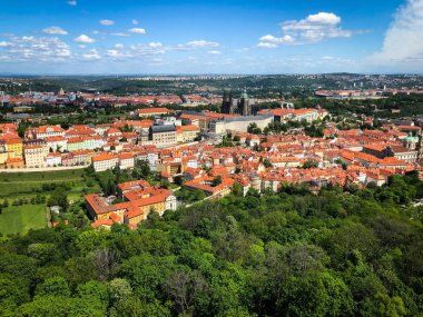 Prag sokaklarının manzarasını kapatın.